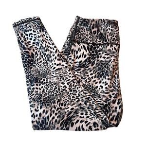 Betsey Johnson leggings black gray white animal print crop length   Sz M